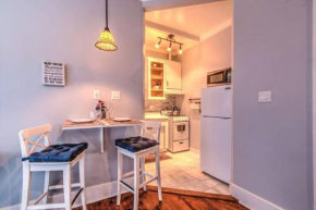 Splendid Colonial in Midtown with Parking